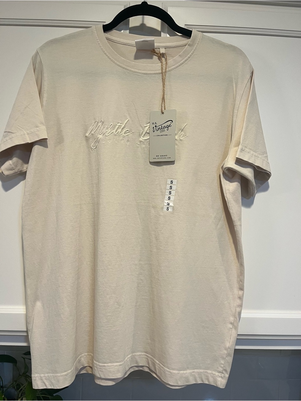 Vintage Cream Short-Sleeve Women's Tee with Embroidered Script
